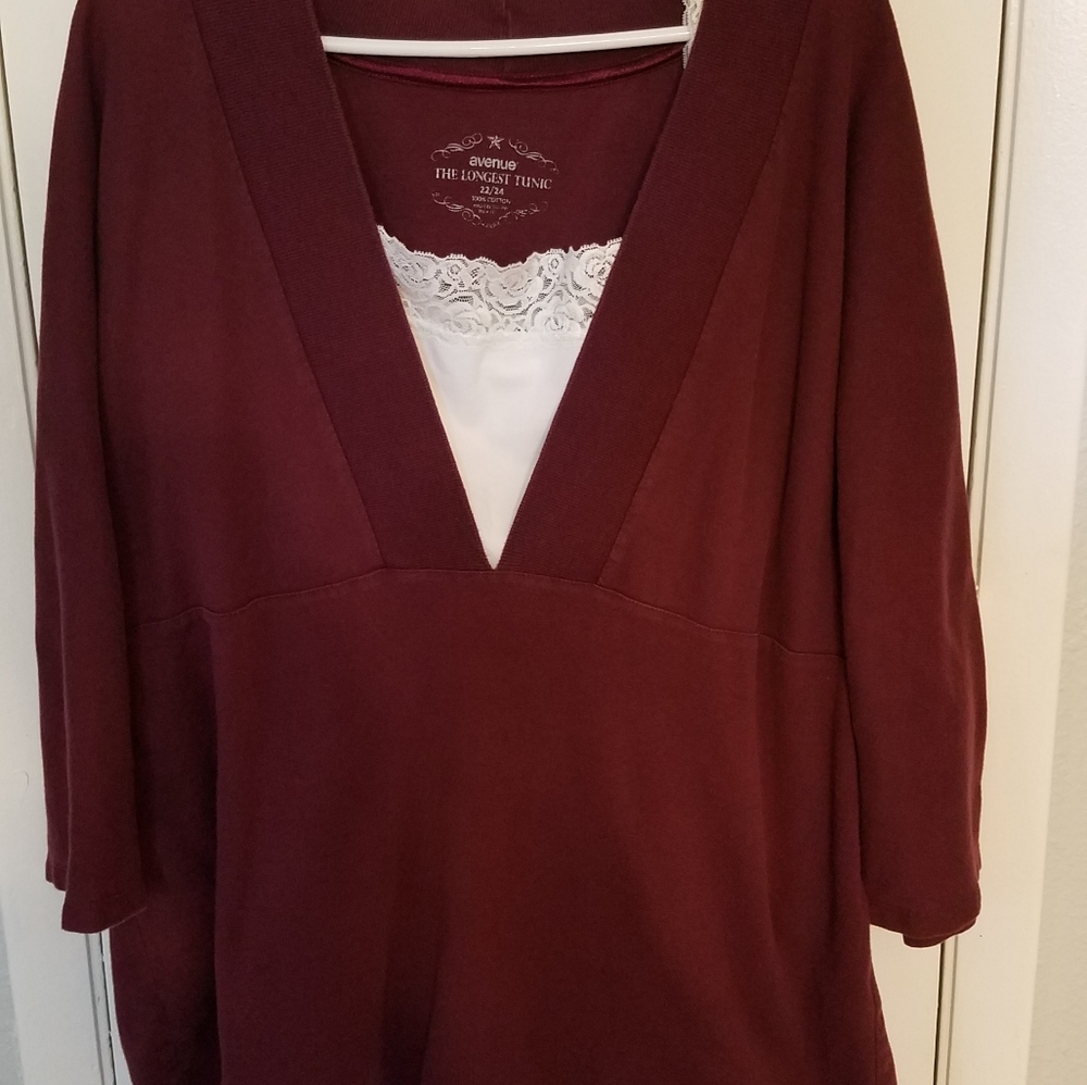 2 pcs Avenue low v-neck w/ white stretch camisole